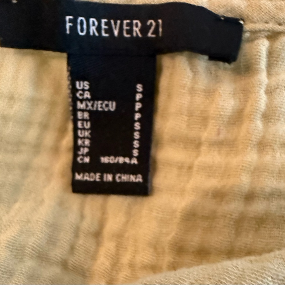 Forever 21. Pale Green Gauze Short Sleeve Crop Top. Size Small. - Picture 4 of 7